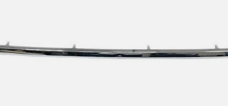 Moldura cromada central de bumper delantero Nissan Kicks 21-23