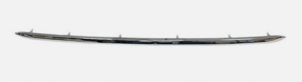 Moldura cromada central de bumper delantero Nissan Kicks 21-23