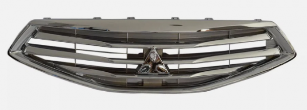 Parrilla frontal cromada Mitsubishi Mirage G4 17-20
